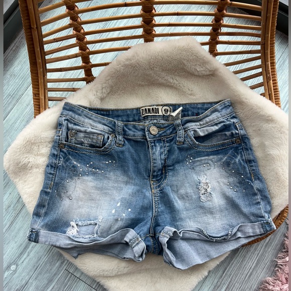 Zanadi 9 distressed rhinestone Jean shorts size 9 - Picture 1 of 6